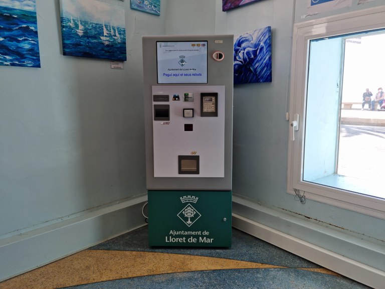 L’Ajuntament de Lloret de Mar instal·la un caixer automàtic per pagar els tributs municipals 