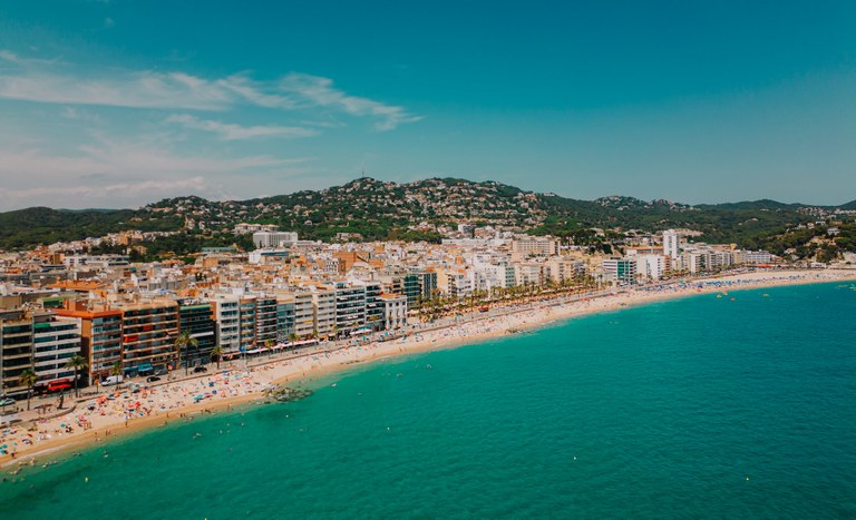 L'Ajuntament de Lloret de Mar sancionarà la plataforma UberEats si realitza el servei a la platja de Lloret 