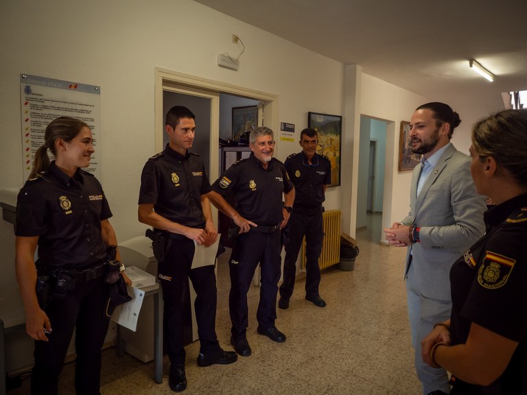 L’alcalde de Lloret visita la Comissaria Nacional de Lloret per saludar els nous efectius