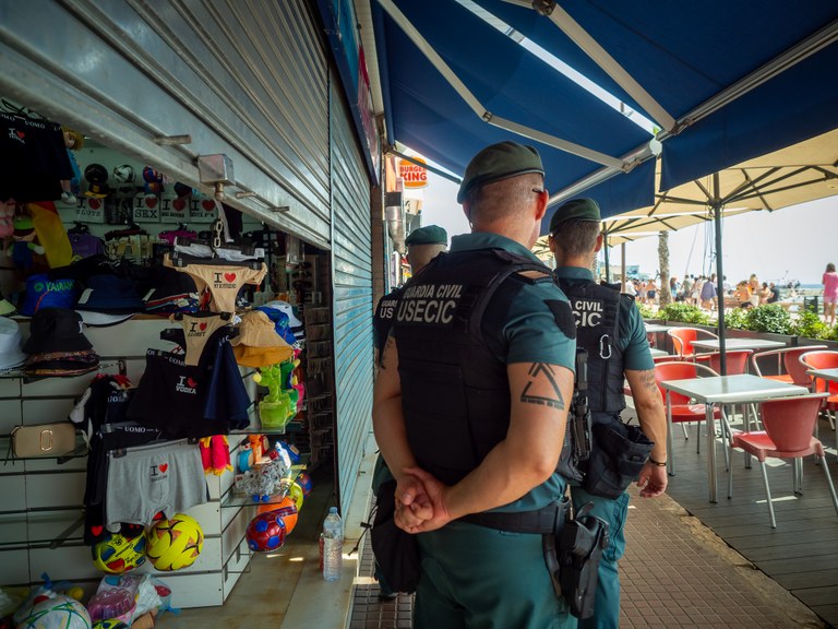 Nou macrooperatiu de la Guàrdia Civil, amb el suport de la Policia Local de Lloret, contra les falsificacions de productes