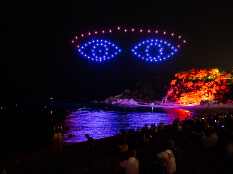 Afluència multitudinària per veure Lloret Drone Festival 