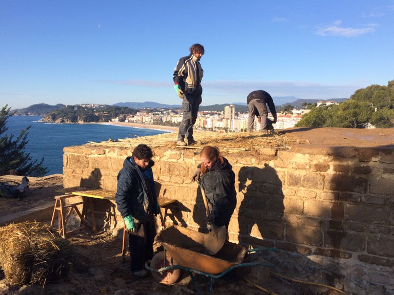 L' Ajuntament de Lloret realitza la reconstrucció arqueològica d’una casa ibera al jaciment del Turó Rodó 