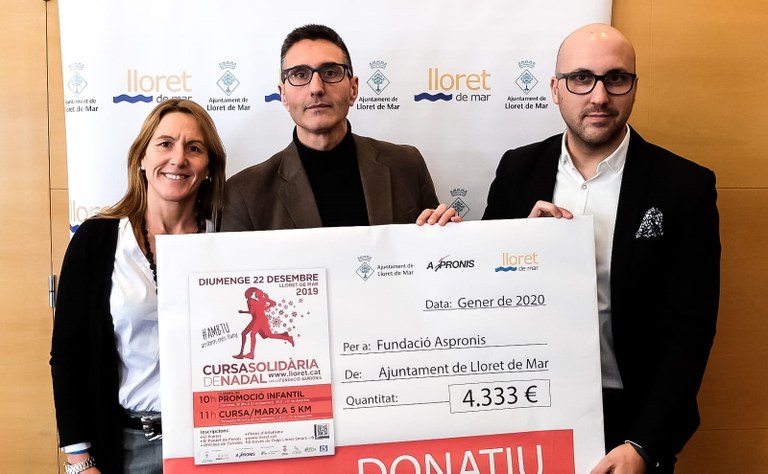 L’Ajuntament de Lloret de Mar lliura el xec de 4.333 € a la Fundació Aspronis