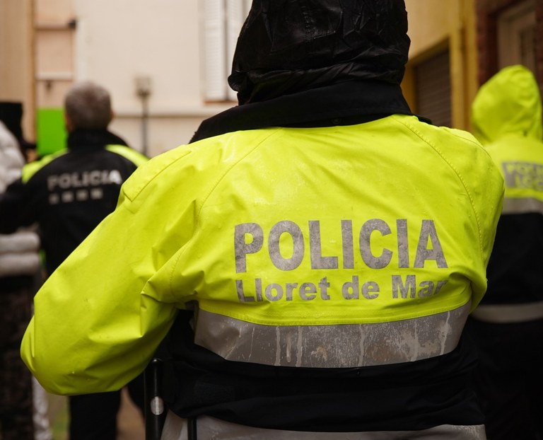 L’heroica actuació d’un agent de la Policia Local de Lloret de Mar salva la vida d’una dona en una explosió de gas en un habitatge de Blanes