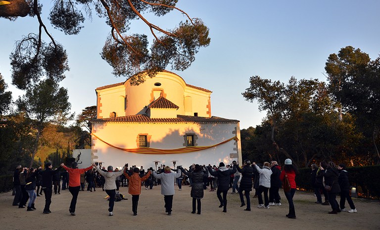 L’Obreria de Santa Cristina de Lloret convida a estrenar el 2018 ballant sardanes