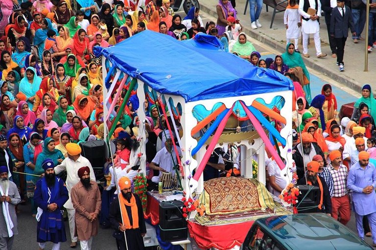 Lloret acull la cercavila Gurudwara-Vaisakhi