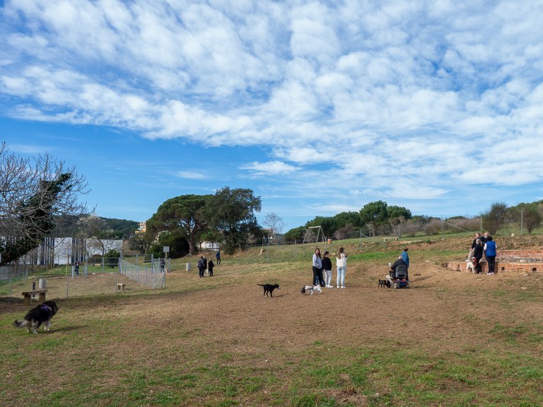 Lloret estrena nova àrea d’esbarjo per a gossos 