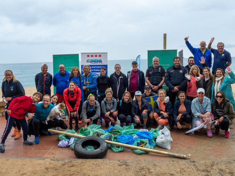 Més de 1.000 persones participen les sortides simultànies del Plogging Day