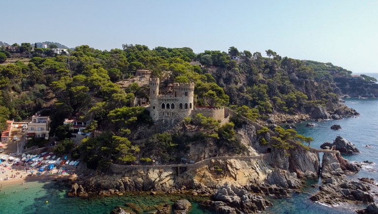 Prop de 2.000 persones han visitat per dins el Castell d’en Plaja de Lloret