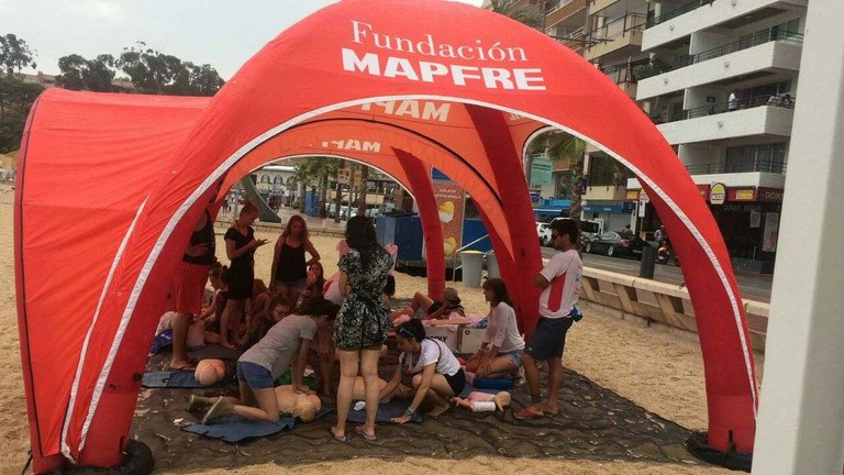 Taller de prevenció d’ofegaments i primers auxilis en l’entorn aquàtic a la platja de Lloret