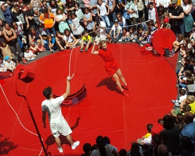 Outdoor Summer Teatre - Rojo Estándar 