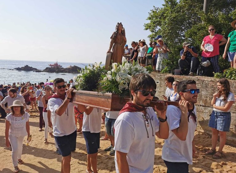 Pujada en processó fins a l’Ermita i ofici Solemne